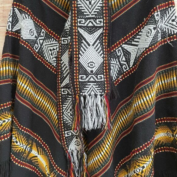 VINTAGE TEJIDOS AZTEC SOUTHWEST PRINT PONCHO  IN BLACK - Picture 5 of 7